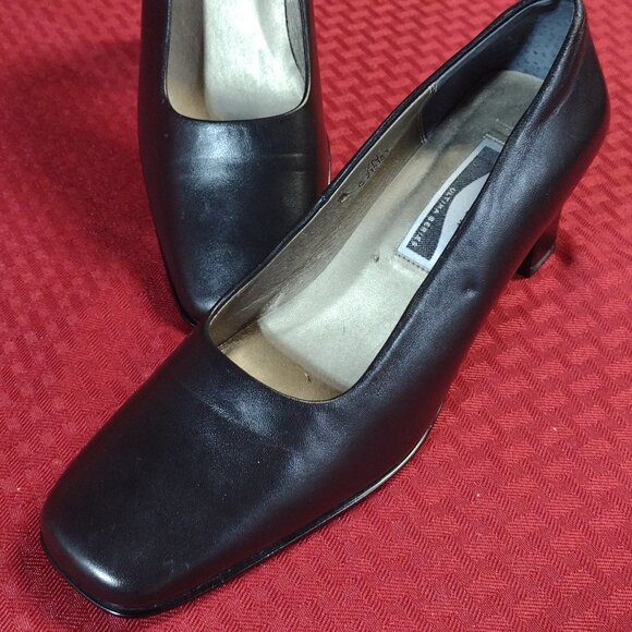 Women’s Caressa 2.5 inch Black Pumps – Size 7N - Picture 1 of 11